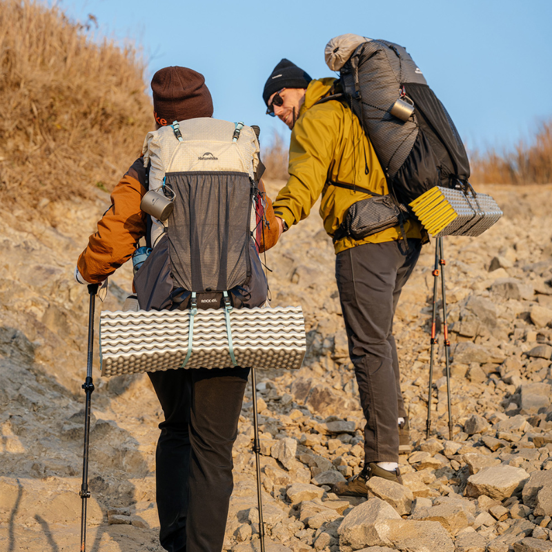 Naturehike Rock 2.0 60l (M) - ultralehký trekový batoh 1262g - krémový